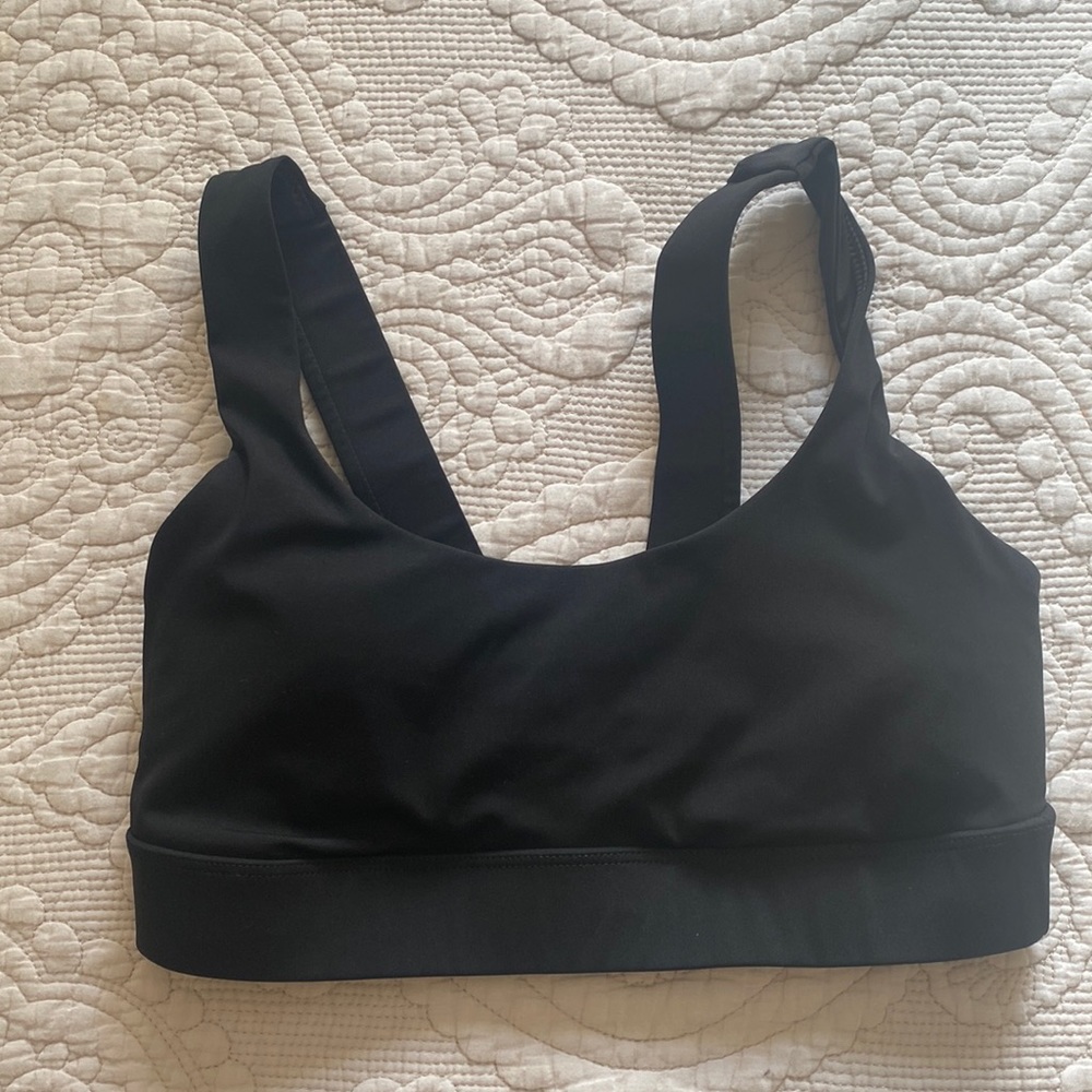 Vuori sports bra